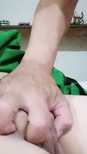 18 YEAR OLD STUDENT WALKER ILL PICK UP IN THE STREET OF MANILA   Clip 1