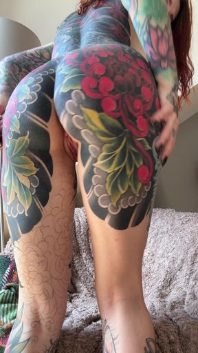 Spread my tattooed cheeks to show off my pussy