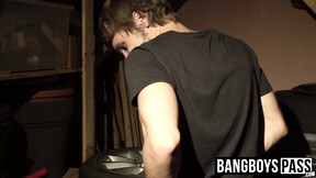 ”Stud cums on his face after seducing him to get a blowjob”