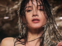 Totally sultry teen drops of her bikini