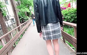 Bareback sex with a slender college student who met in the app