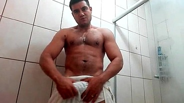 YURI GAÚCHO - CUMSHOT AND PISS