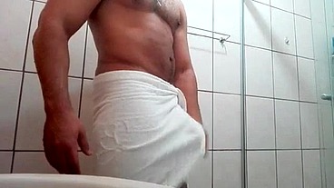 YURI GAÚCHO - CUMSHOT AND PISS