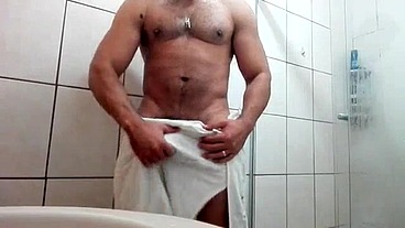 YURI GAÚCHO - CUMSHOT AND PISS