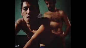 LE ENCANTA QUE LO COJA EN EL SILLON