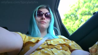 MILF PLAYS WITH PUSSY IN UBER!