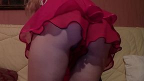 Suzy Blonde Amateur MILF Flashes Tits &amp_ Shakes Ass on Webcam