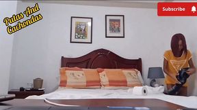 la flaca le hace una paja hasta venirce