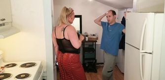 Guy Decides to Dress as Woman to do Girls Night Out
