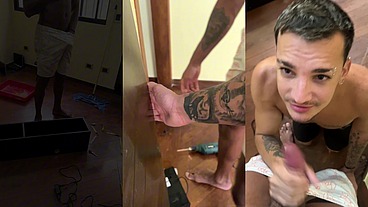 Cafuçu dotado vai fazer um serviço para uma gay e acaba sendo mamado e ganhado um cuzinho em troca de serviço