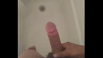 Masturb&aacute_ndome en la ducha