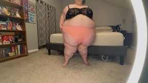 Watch Celia's Belly Hang to the Floor - MP4
