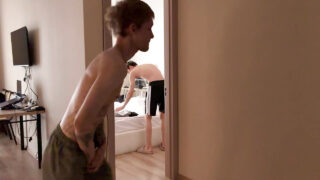 Blowjob, cumshot, bareback, shower, caught – amateur jonge homo's met grote penis die anaal seks hebben