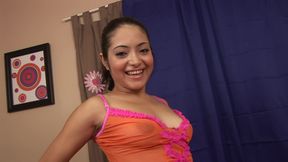 Latin hairy cunt gets dildo on her casting