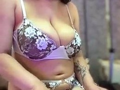 Big boob brunette masturbates on webcam