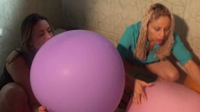 Carla loves to play with Lee with big Baloons 2