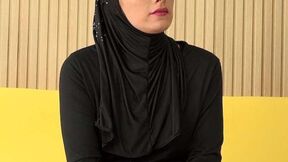 Hot babe in hijab doesn't wear panties