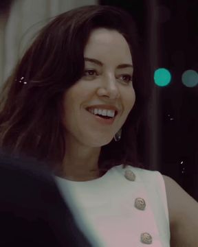 Cheating wife celebrity Aubrey Plaza plays with her tight pussy