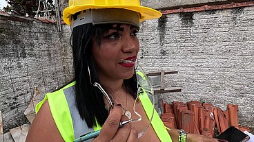 Foi fiscalizar a obra e ficou imaginando os pedreiros fodendo o seu bucetão