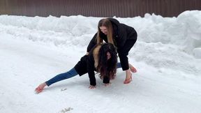 High heels on ice, slippery flip flops, high heels sliding, girls on high heels on ice