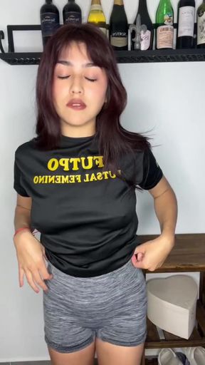 Curvy amateur teen GF gives pro-level head in solo scene