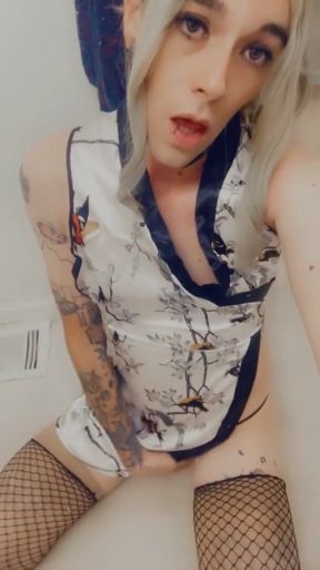 Kimono babe wants to play