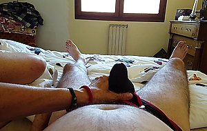 Caresse dans le string