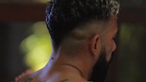 meu massagista e tao bonito, sentei com o cuzinho no pau gostoso dele