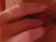 marta si masturba sul mio letto e io la riprendo da vicino