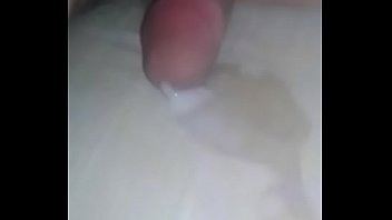 Pibe acaba en la cama