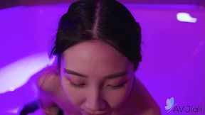 Chinese brunette Li Er had hot sex in the bathroom