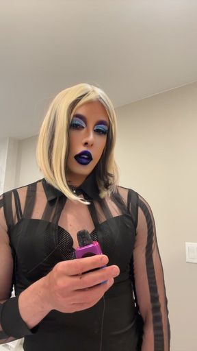 Cute femboy vaping and jerking off!!!