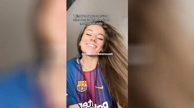 British Teen’s Yoga Mishap: Accidental Pussy Flash!