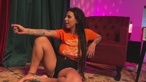 a trans gostosa mostrou os peitinhos naturais e comecou a foda a tres