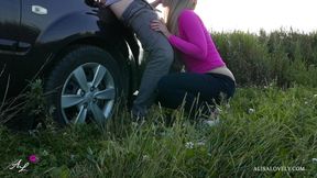 Taxi driver took the girl put of town to fuck her outdoors