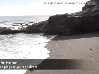 copines lesbiennes a la plage en cam direct