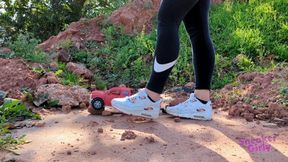 Sneaker-Girl Darleen - Big Pickup Toy Car Crush