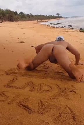 Ladysilva pelada na praia muito sexy sua bunda