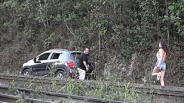 Amanda Borges desceu para fazer um xixi e fudeu com um homem no mato