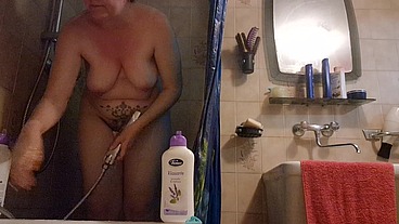 Beautiful Italian milf natural hairy pussy in the shower