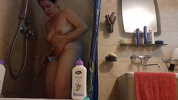 Beautiful Italian milf natural hairy pussy in the shower