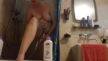 Beautiful Italian milf natural hairy pussy in the shower