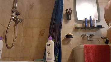 Beautiful Italian milf natural hairy pussy in the shower
