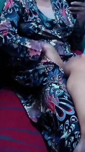 Adik tiri muslim dengan memek berbulu ngeliat abang tirinya lagi bugil dan lanjut ngentot memeknya   Clip 1