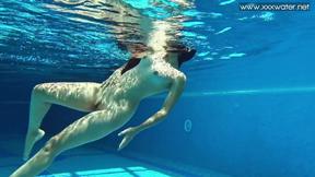 ”Andreina De Luxe is a stunning Columbian swimming naked”