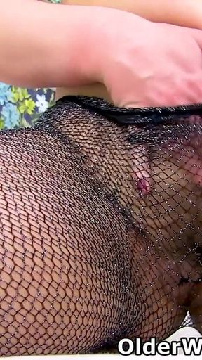 English MILF Tammy Strips off Her Jeans and Lets You Enjoy Her Hairy Fanny in Fishnet Tights