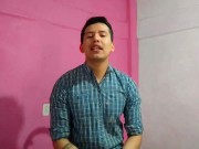 Barbero le da sexo oral a un cliente en su salon. Se come la leche de su gran polla- Relato sexual