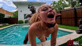 bubble butt baddie mckenzie mae wants to get her pussy stretched & railed balls deep by a bbc in the sun for a workout