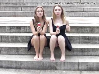 VIDAGE DE COUILLES EN REGLE: HELEN ET CHARLOTTE (eighteen ANS) two