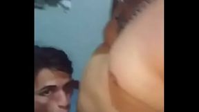 Travesti me la chupa de una forma especial